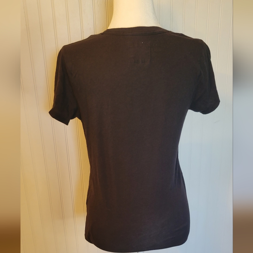 Hollister size medium. Black with hot pink bird - Picture 2 of 3